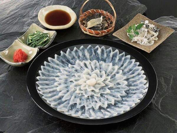 Plat de fugu sous forme de sashimi