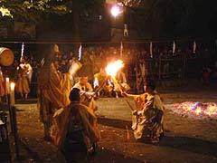 Festival du feu au temple Ryôkakuin, Odawara, Kanagawa, Japon